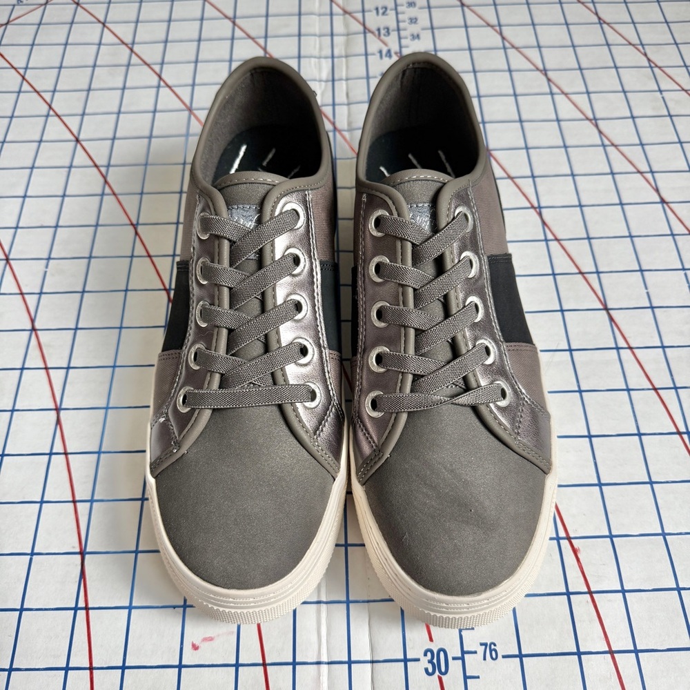 Blowfish Super Smile Oxfords in Black and Gunmetal